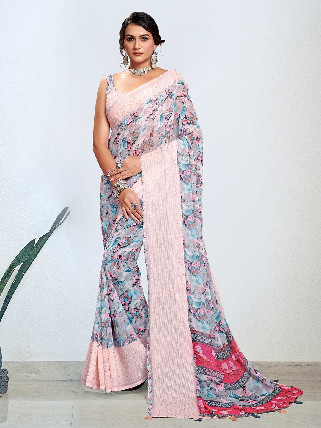 

Panzora Floral Zari Saree, Peach