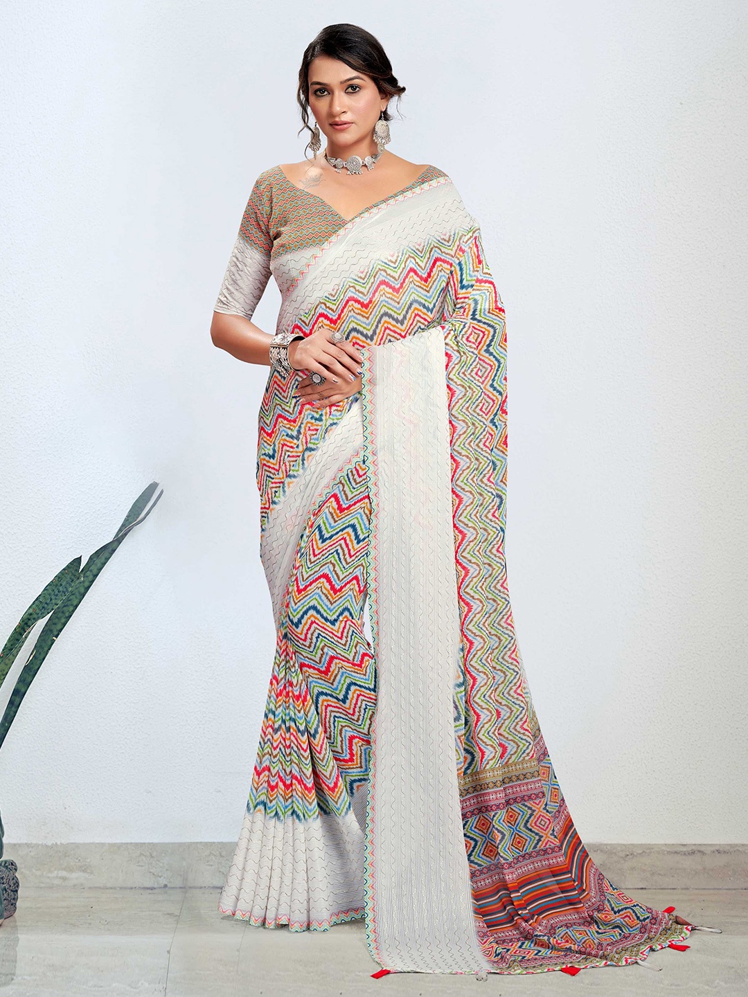 

Panzora Striped Sequinned Saree, White