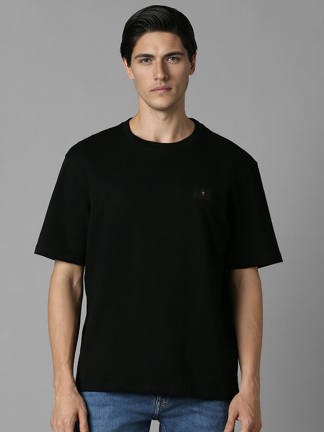

Louis Philippe Jeans Men Solid Round Neck Relaxed Fit T-shirt, Black