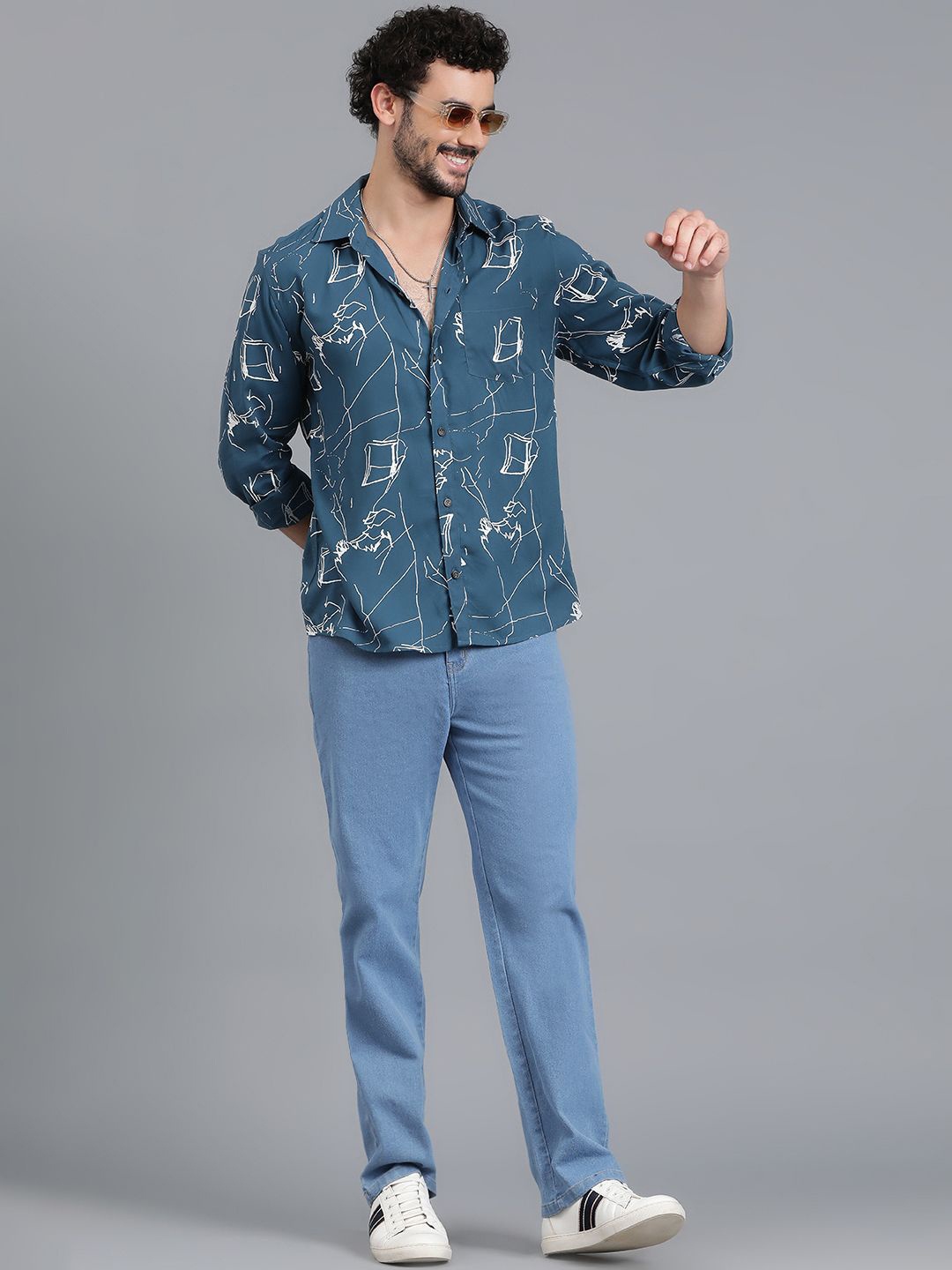 

Kotty Men Abstract Printed Spread Collar Casual Shirt, Teal