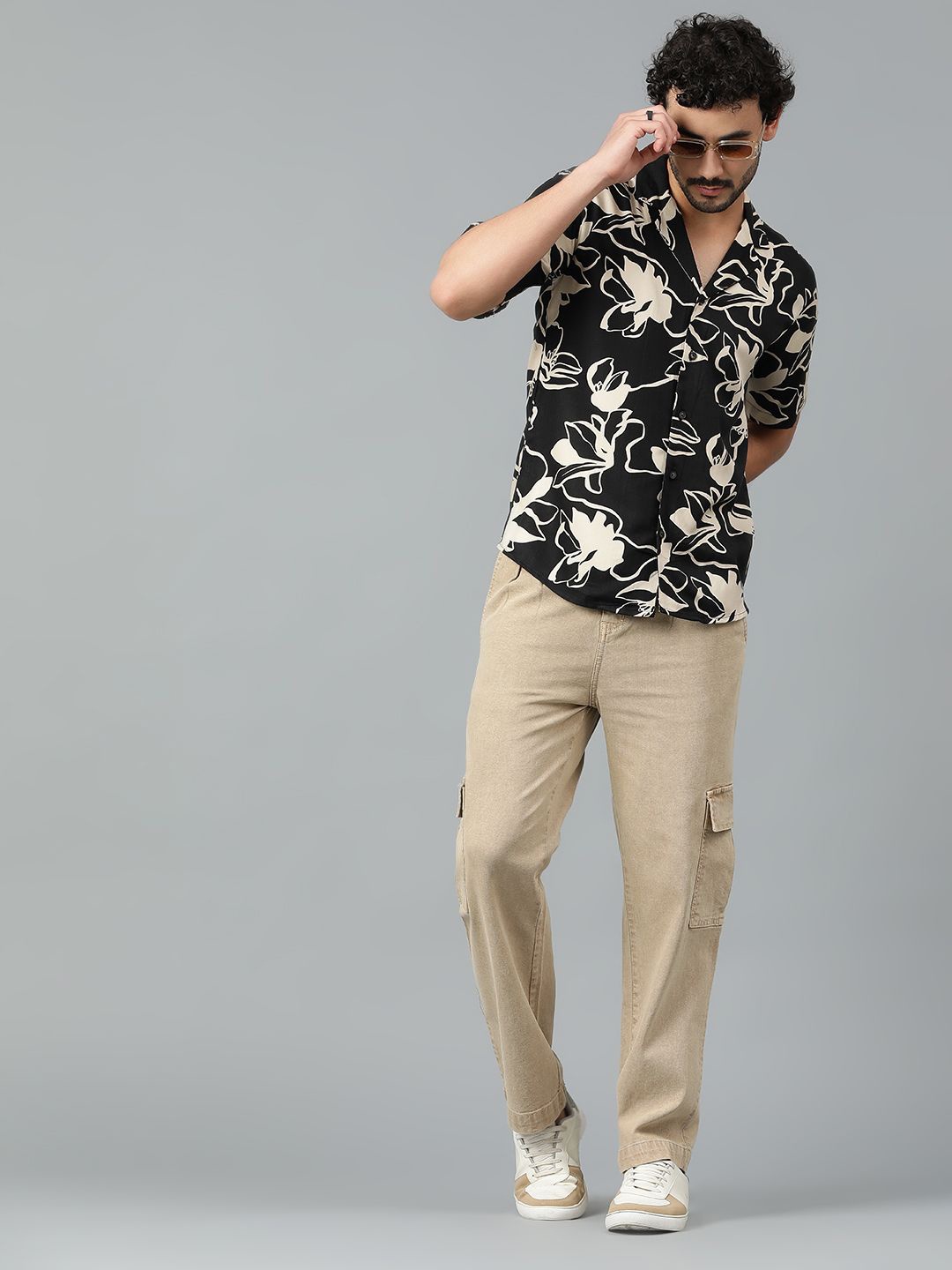 

Kotty Men Floral Printed Casual Shirt, Black