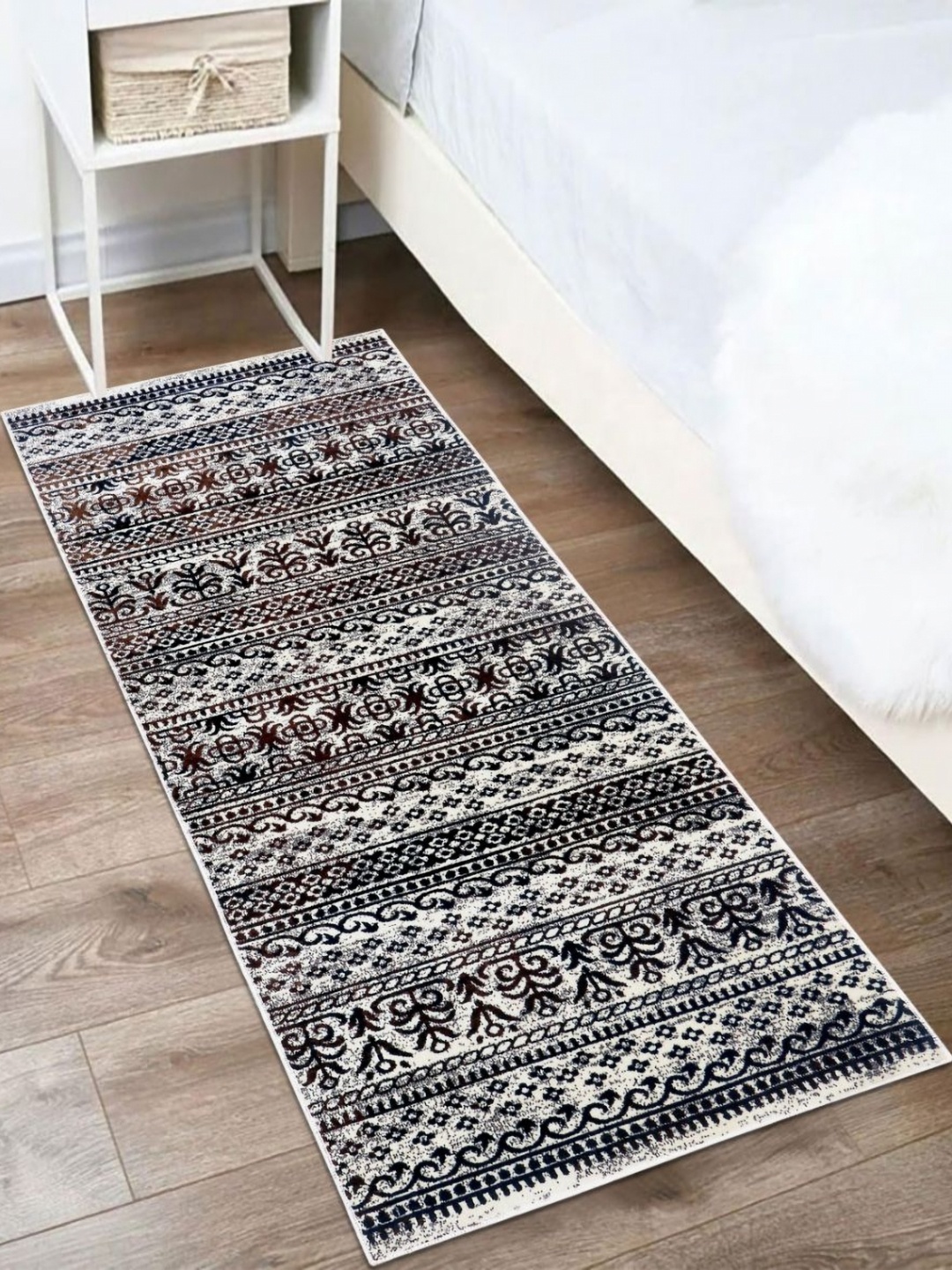 

MODEFE Maroon & White Floral Shaggy Anti-Skid Carpet