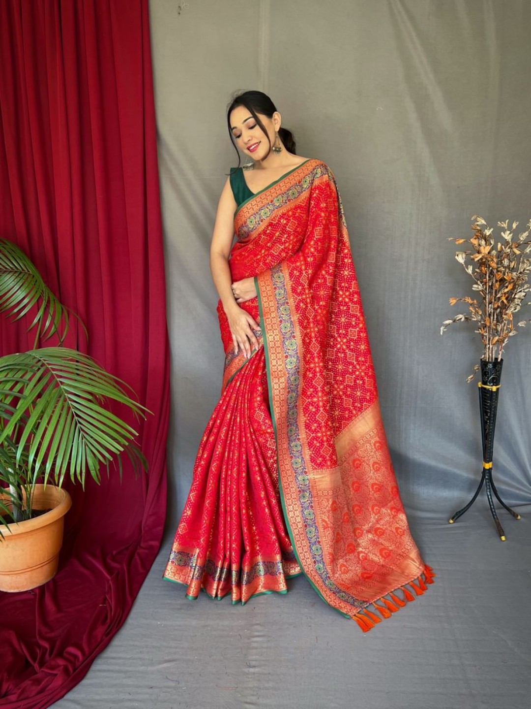 

bansari textiles Woven Design Zari Banarasi Saree, Red