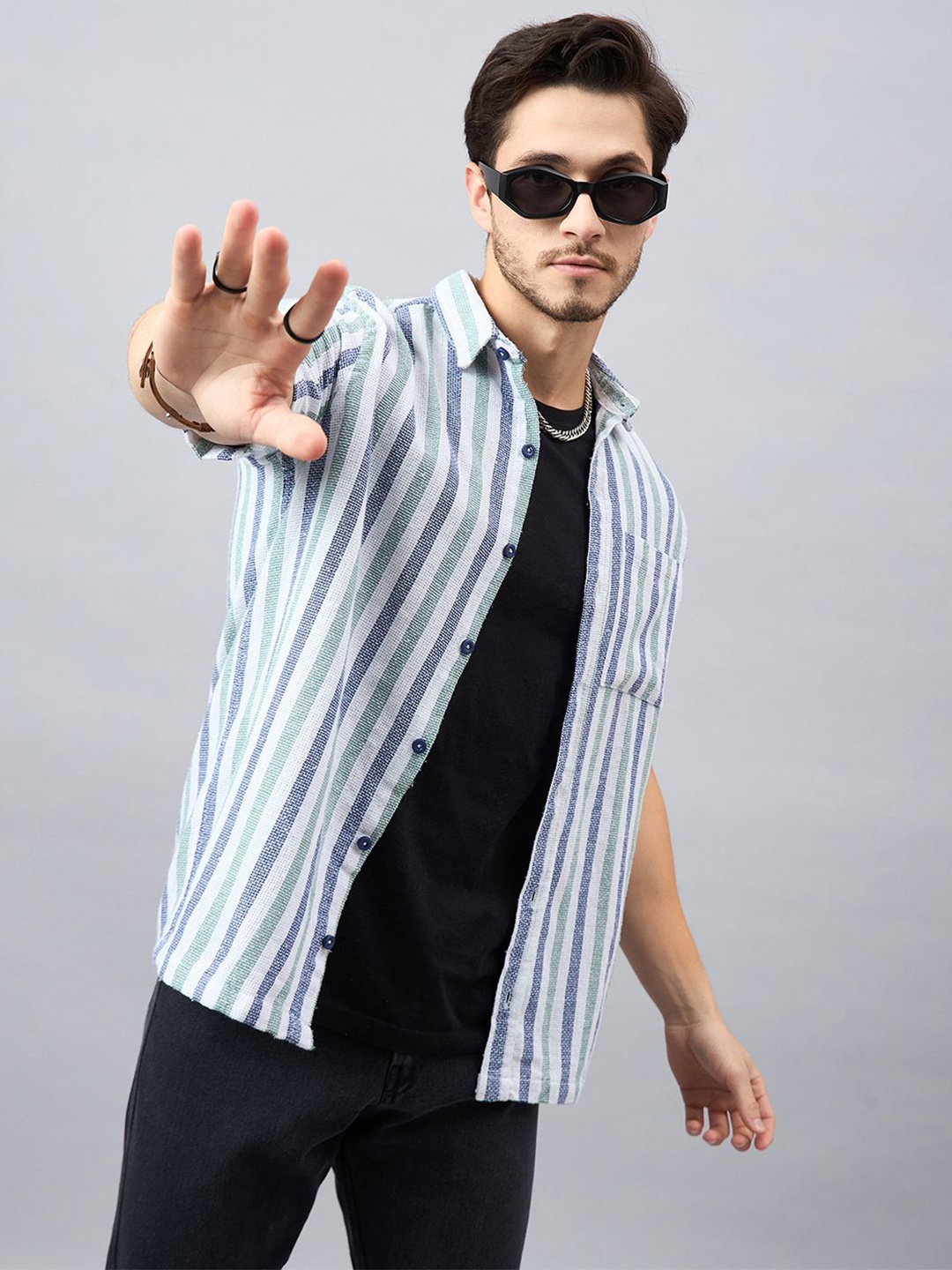 

CHIMPAAANZEE Men Spread Collar Striped Casual Shirt, White