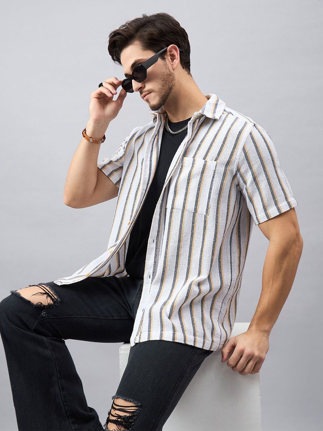 

CHIMPAAANZEE Men Spread Collar Striped Casual Shirt, White