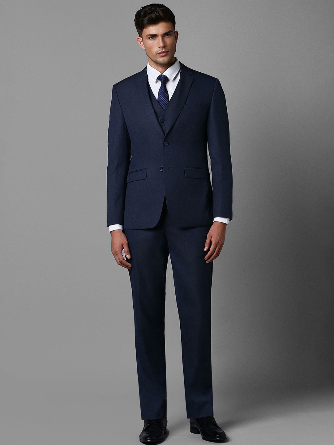 

Louis Philippe Men Slim-Fit Single-Breasted Three-Piece Formal Suit, Navy blue