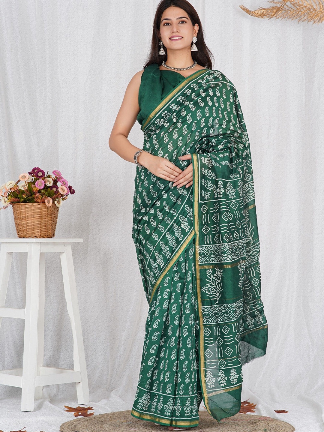 

Shivanya Handicrafts Warli Zari Pure Silk Block Print Saree, Green