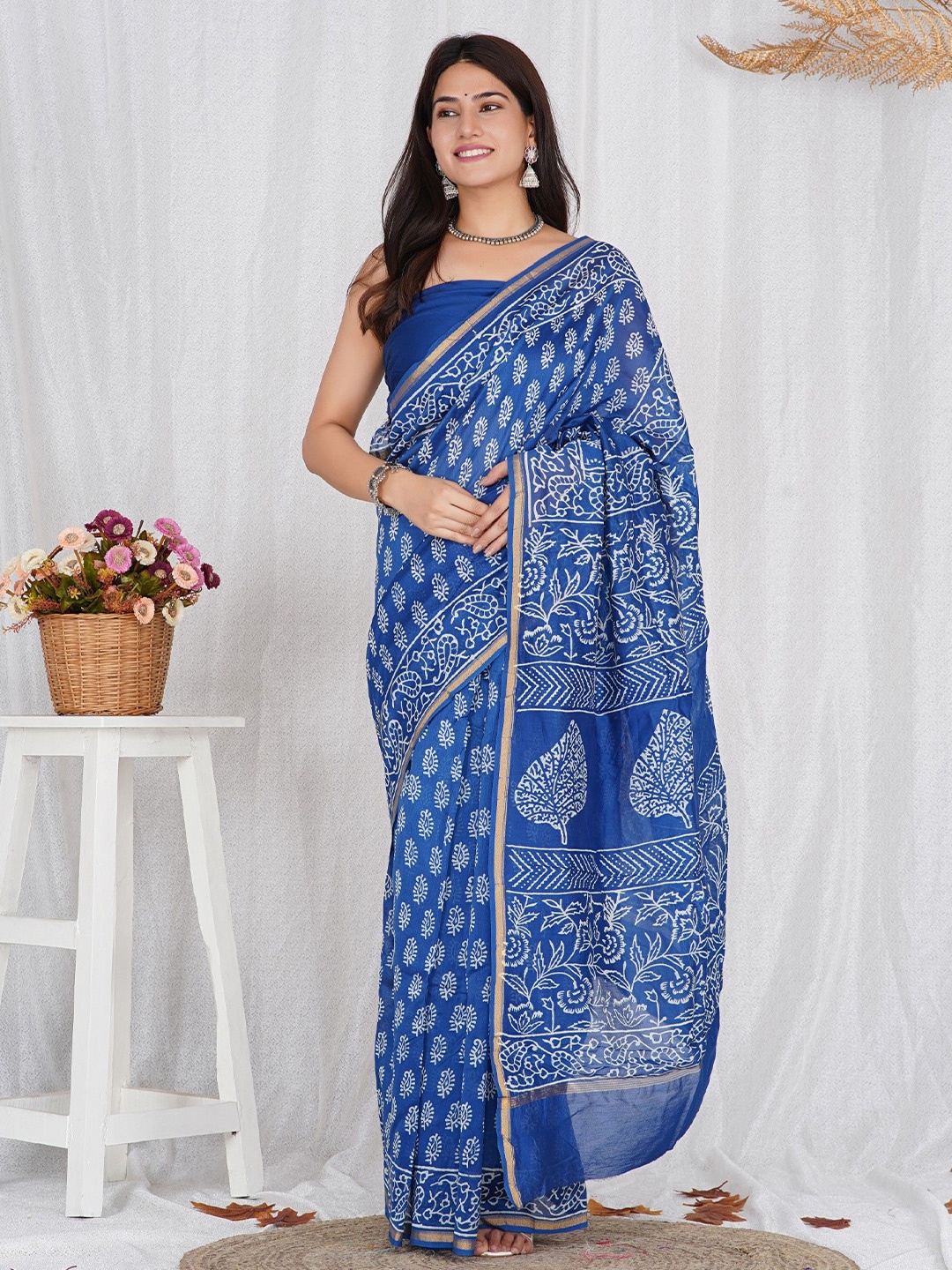 

Shivanya Handicrafts Floral Zari Pure Silk Block Print Saree, Blue