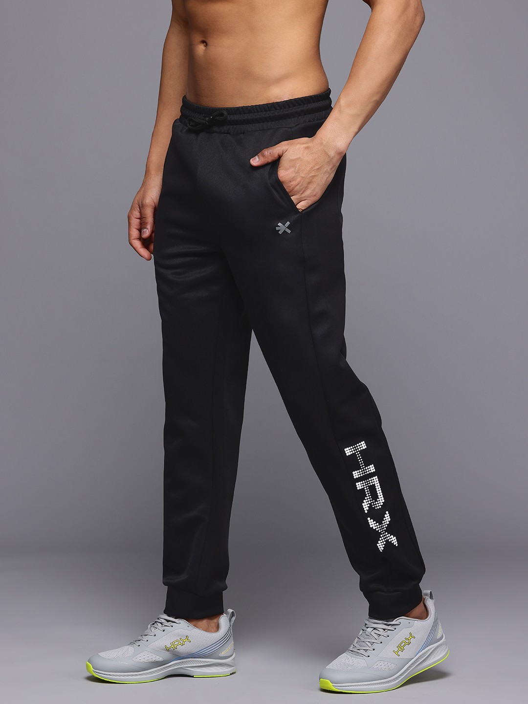 

HRX by Hrithik Roshan Men Solid jogger, Black
