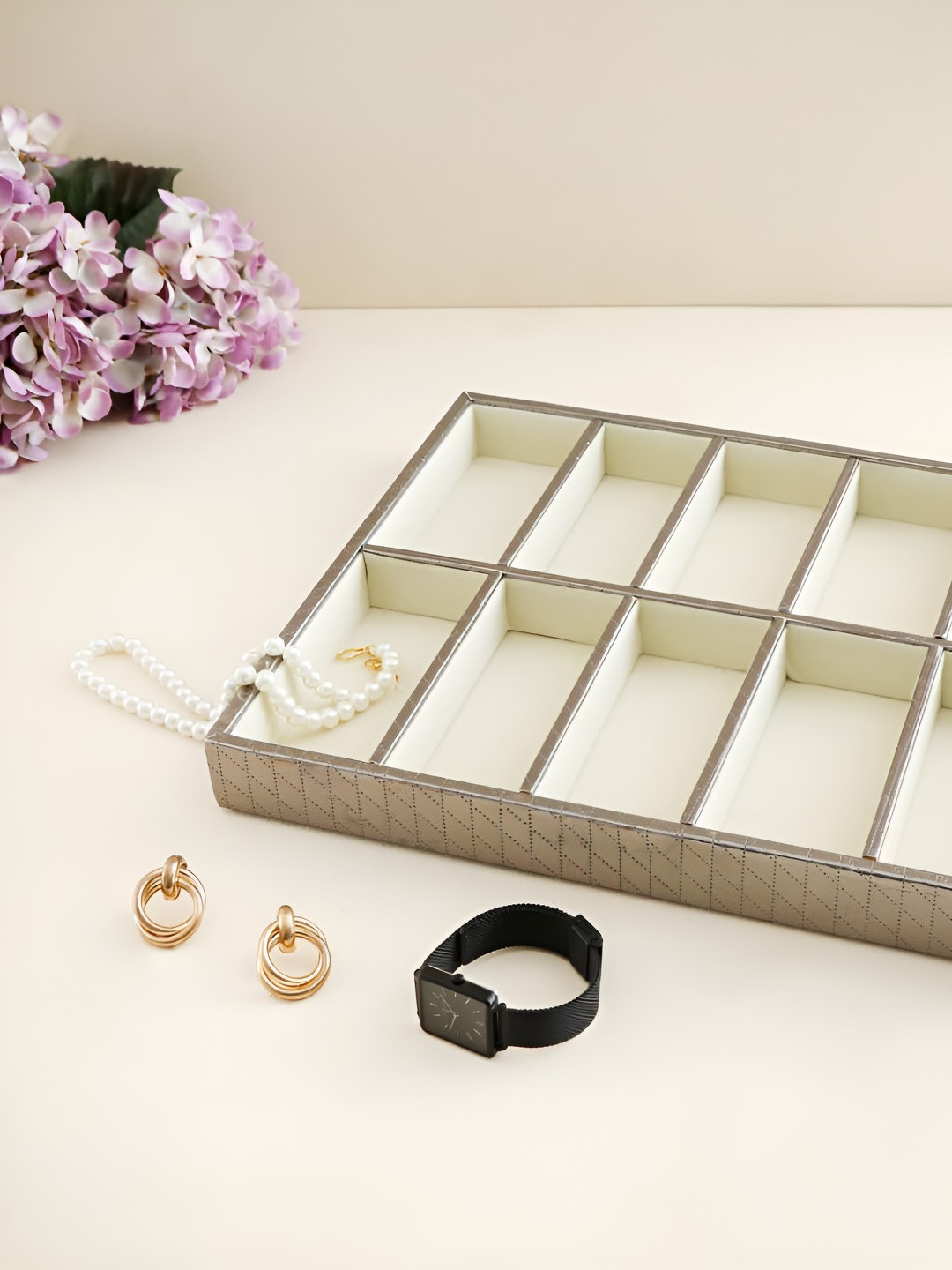 

THE HOME CO. Silver Toned & White Textured Jewellery Organiser