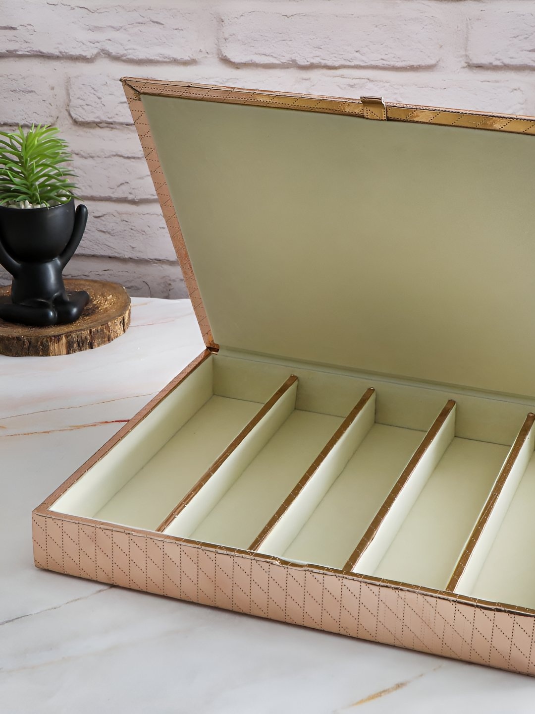 

THE HOME CO. Copper Toned & White Textured Jewellery Organiser