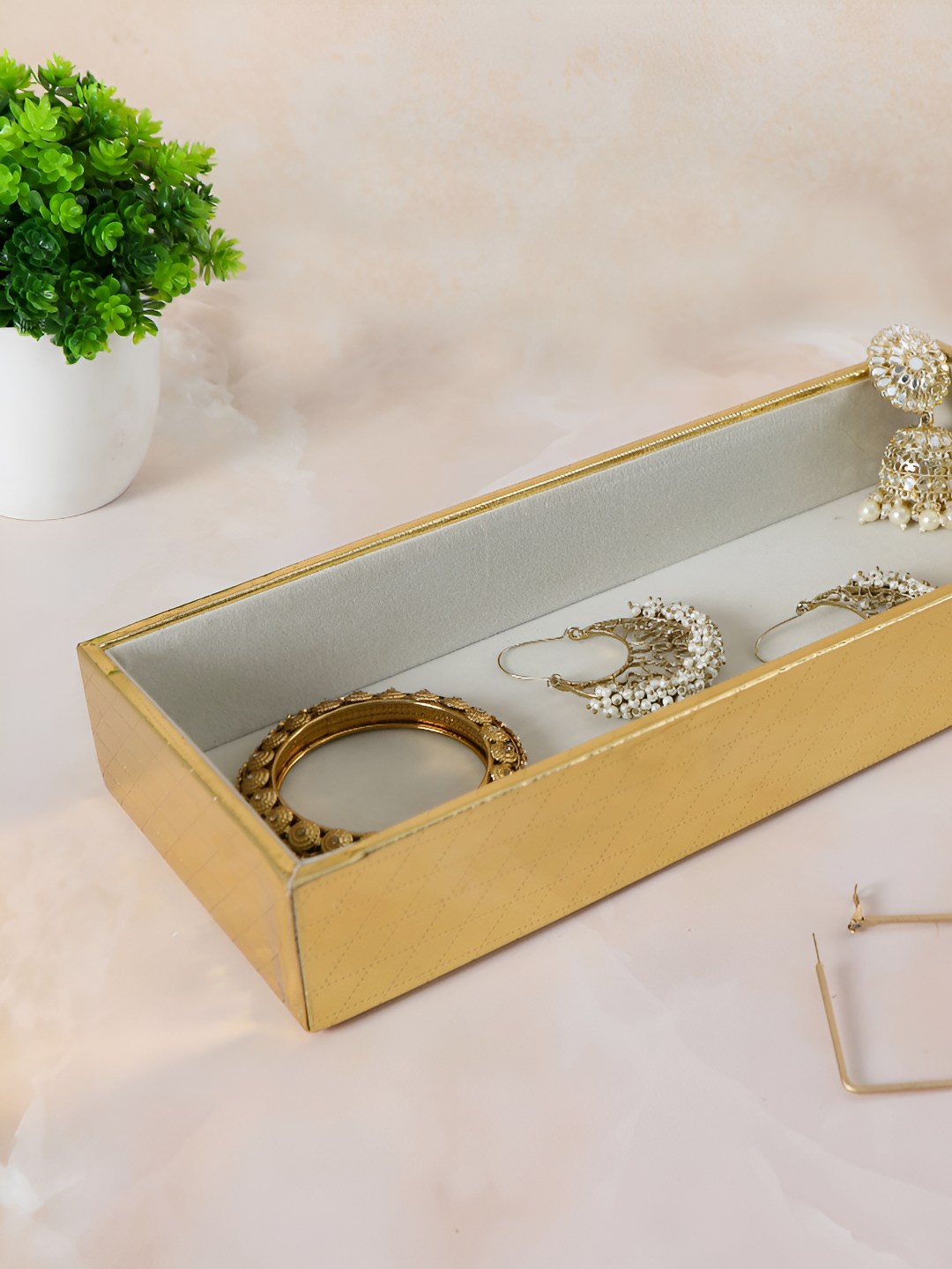 

THE HOME CO. Gold Toned & White Textured Jewellery Organiser