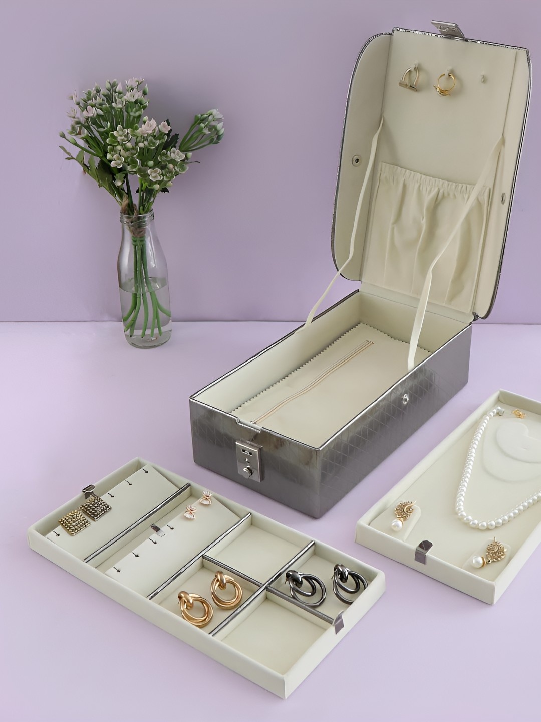 

THE HOME CO. Silver Toned & White Textured Jewellery Organiser