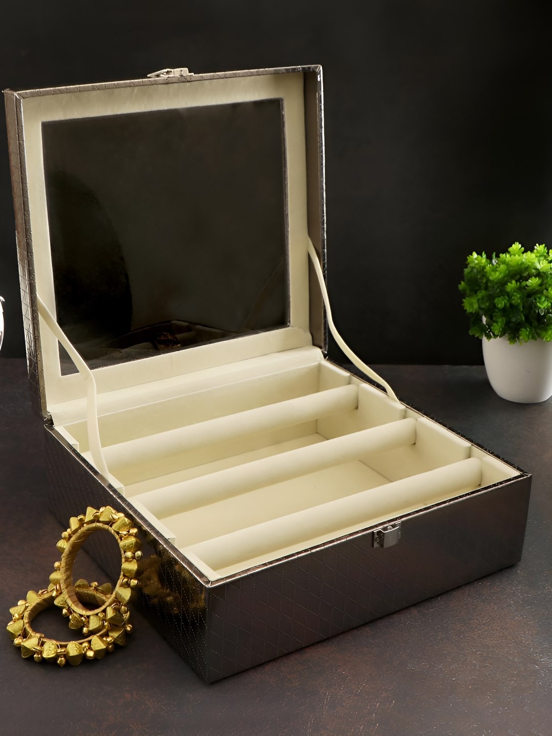 

THE HOME CO. Silver Toned & White Textured Jewellery Organiser