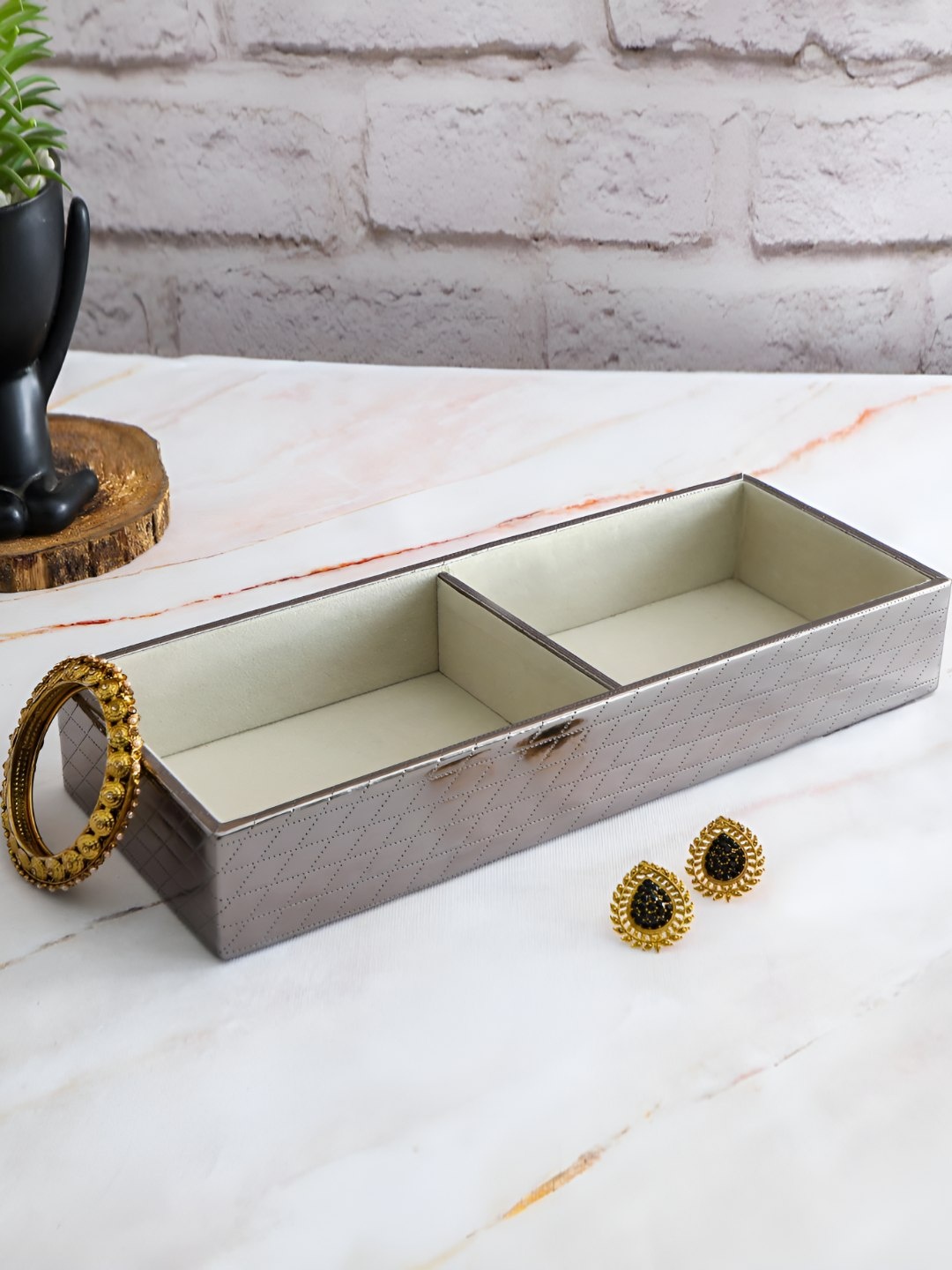 

THE HOME CO. Silver Toned & White Textured Jewellery Organiser