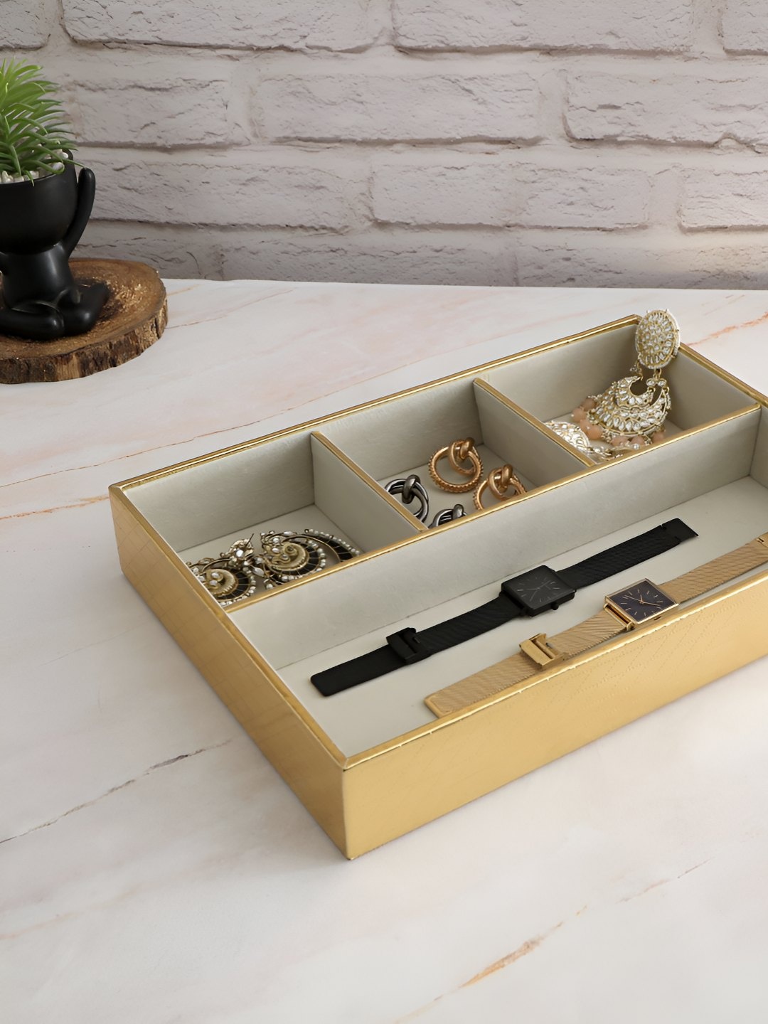 

THE HOME CO. Gold Toned & White Textured Jewellery Organiser