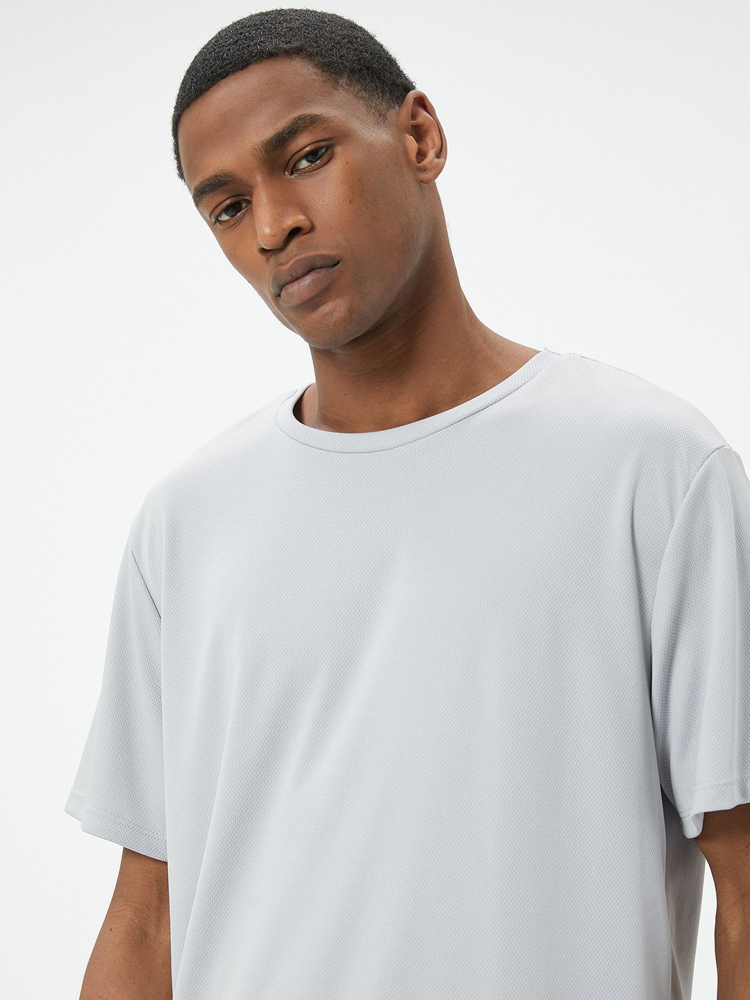 

Koton Men Round Neck Solid Drop Shoulder Sleeves Longline T-shirt, Grey