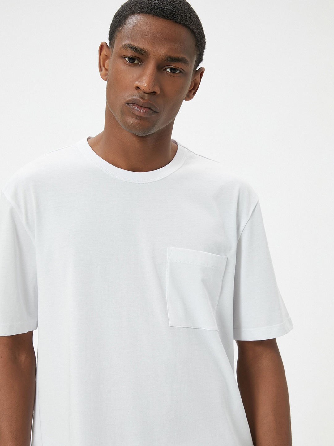 

Koton Men Solid Round Neck Pure Cotton Pockets T-shirt, White
