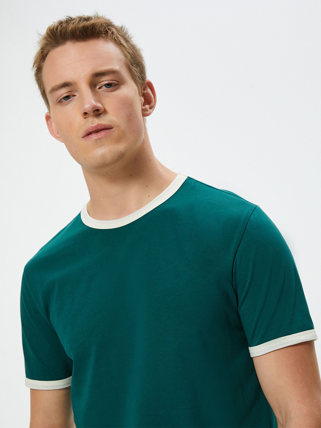 

Koton Men Solid Round Neck Pure Cotton T-shirt, Green