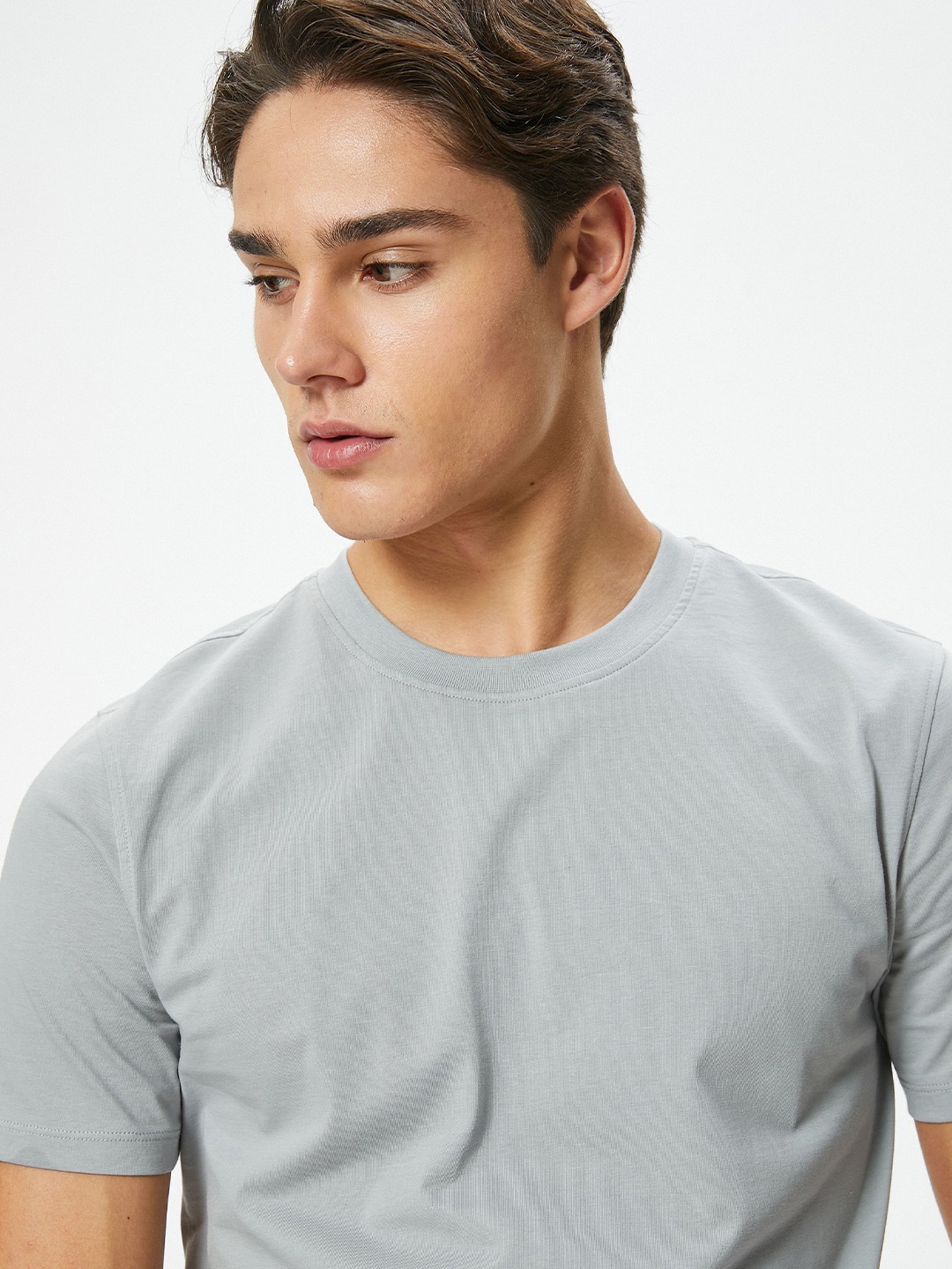 

Koton Men Solid Round Neck T-shirt, Grey