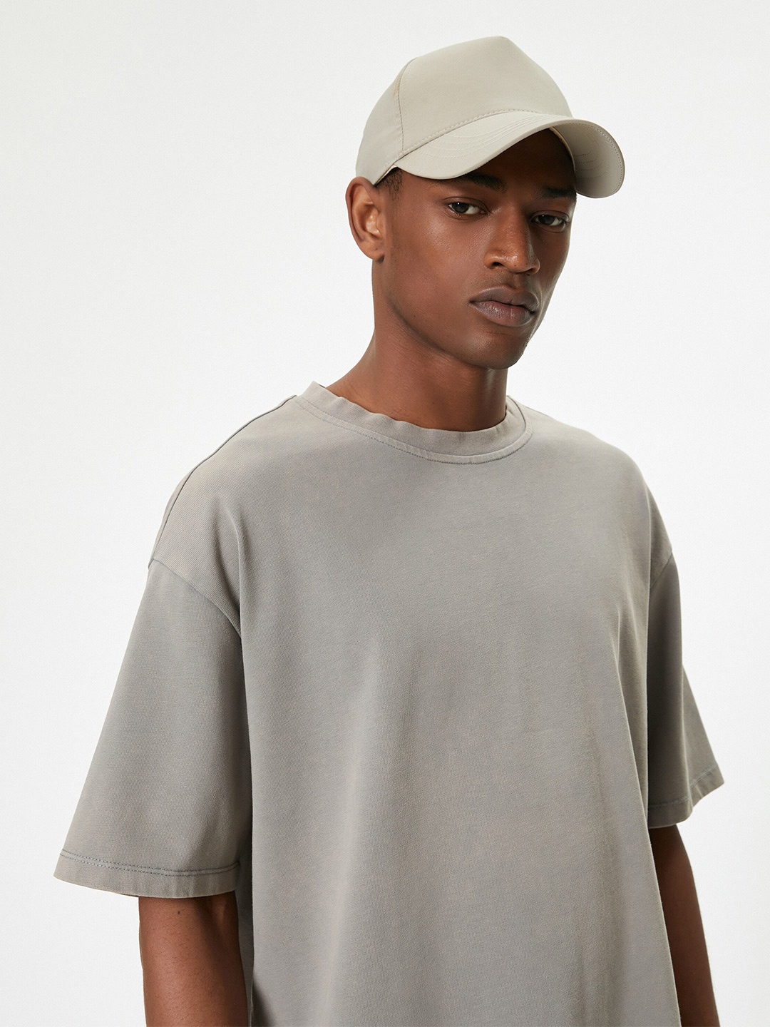 

Koton Men Solid Drop Shoulder Sleeves Oversized Round Neck T-shirt, Grey