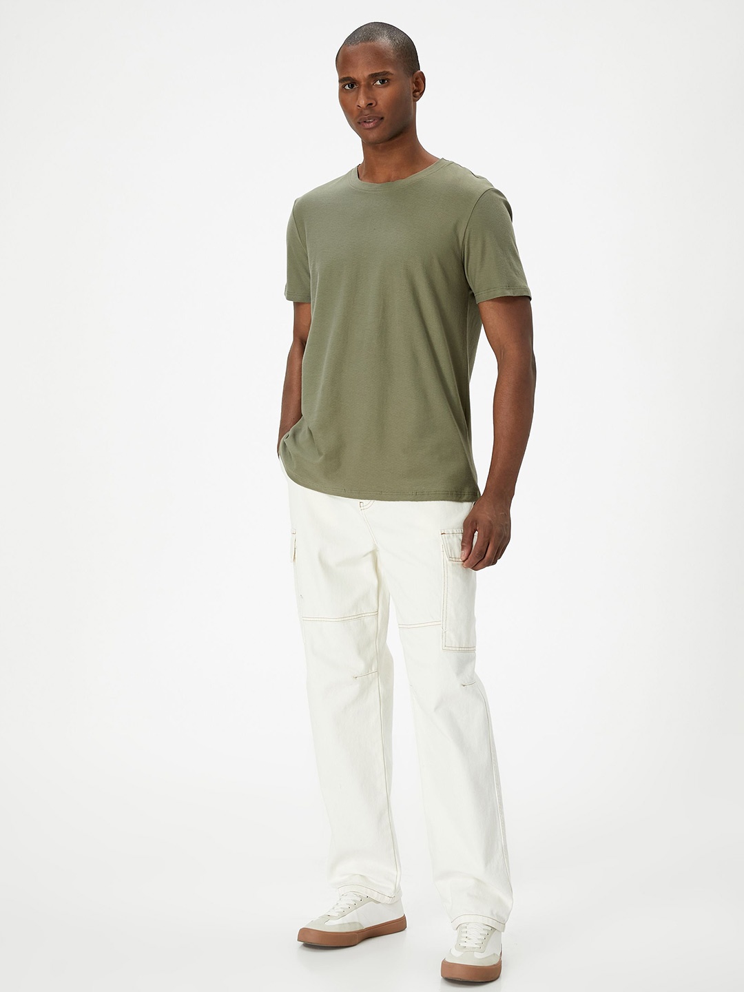 

Koton Men Solid Round Neck T-shirt, Olive