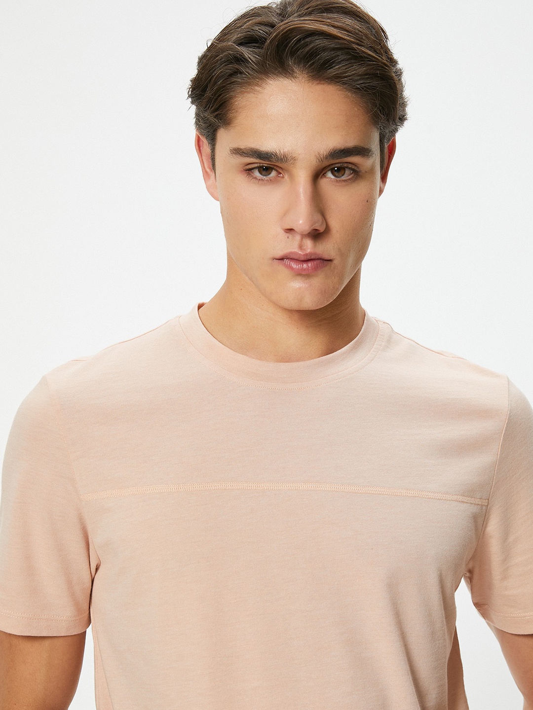 

Koton Men Solid Round Neck T-shirt, Pink