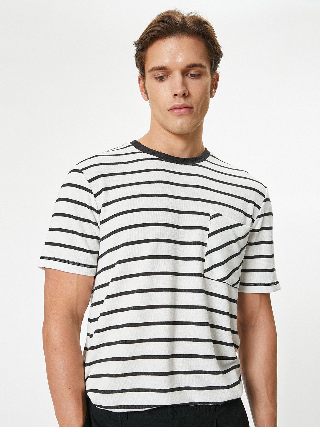 

Koton Men Striped Monochrome Pockets T-shirt, Black