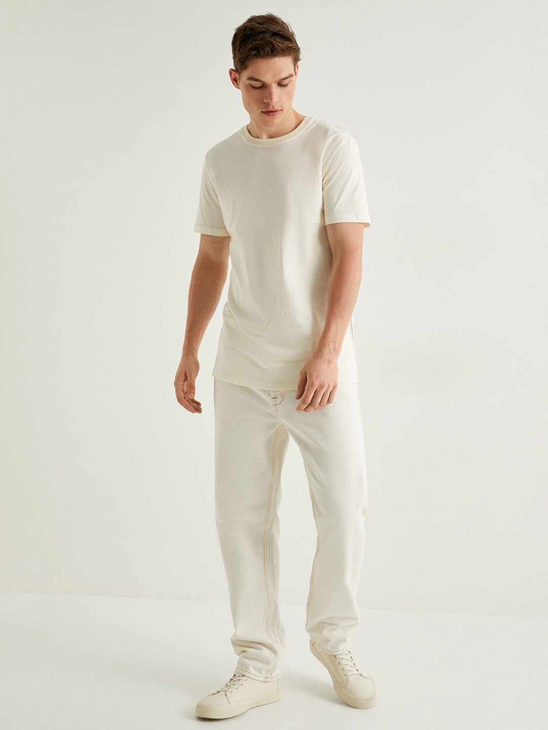 

Koton Men Solid Round Neck T-shirt, Off white