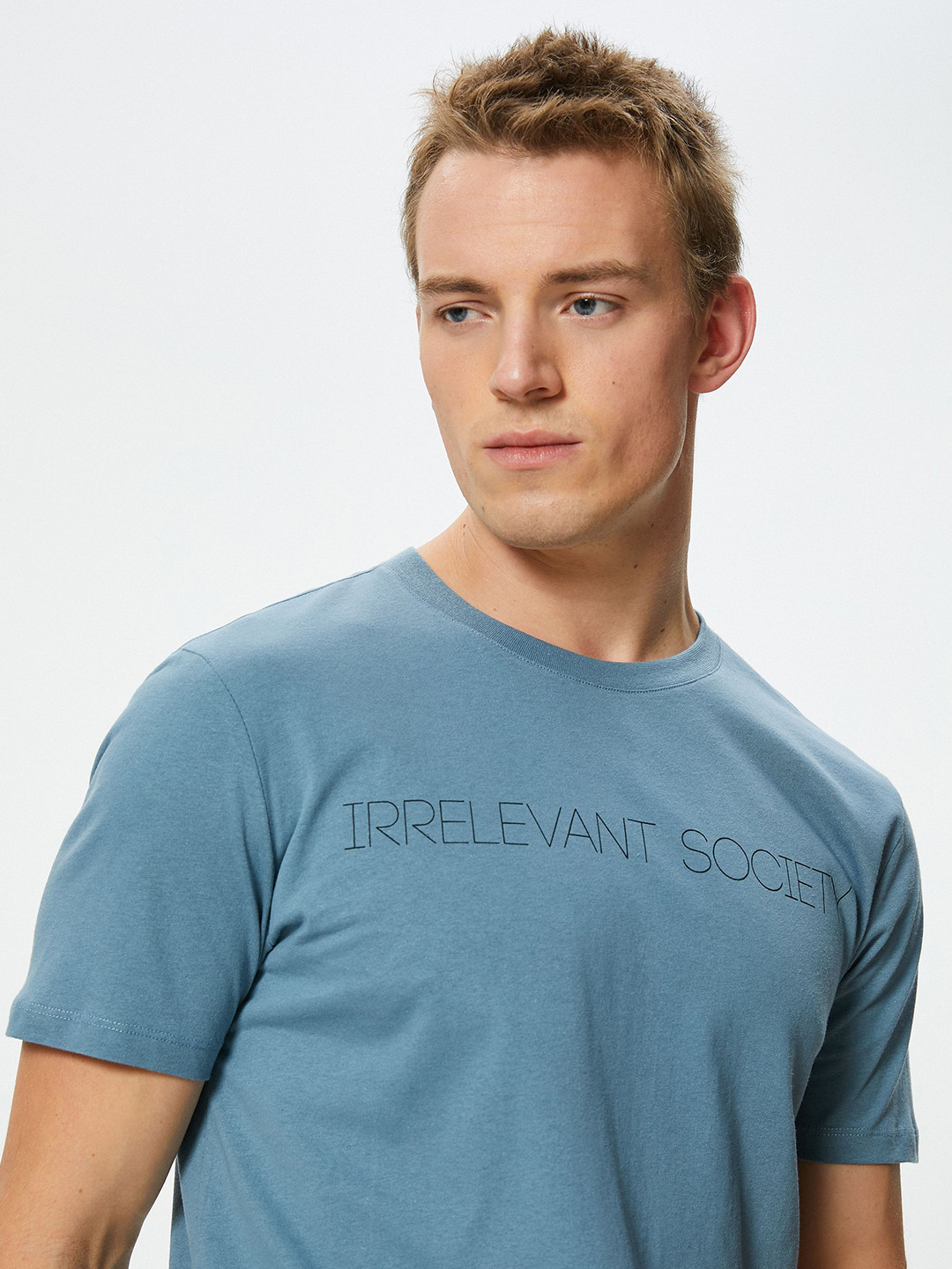 

Koton Men Typography Drop-Shoulder Sleeves Pockets T-shirt, Blue