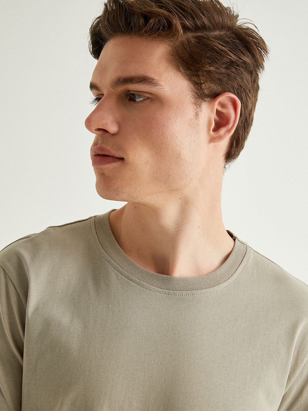 

Koton Men V-Neck Pockets T-shirt, Beige