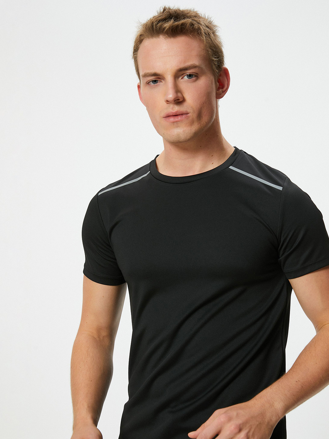 

Koton Men Pockets T-shirt, Black
