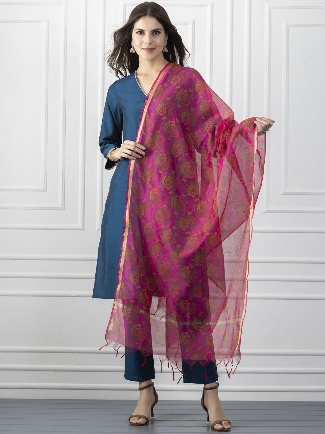 

SHAYE V Neck Regular Straight Kurta With Trousers & With Dupatta, Teal