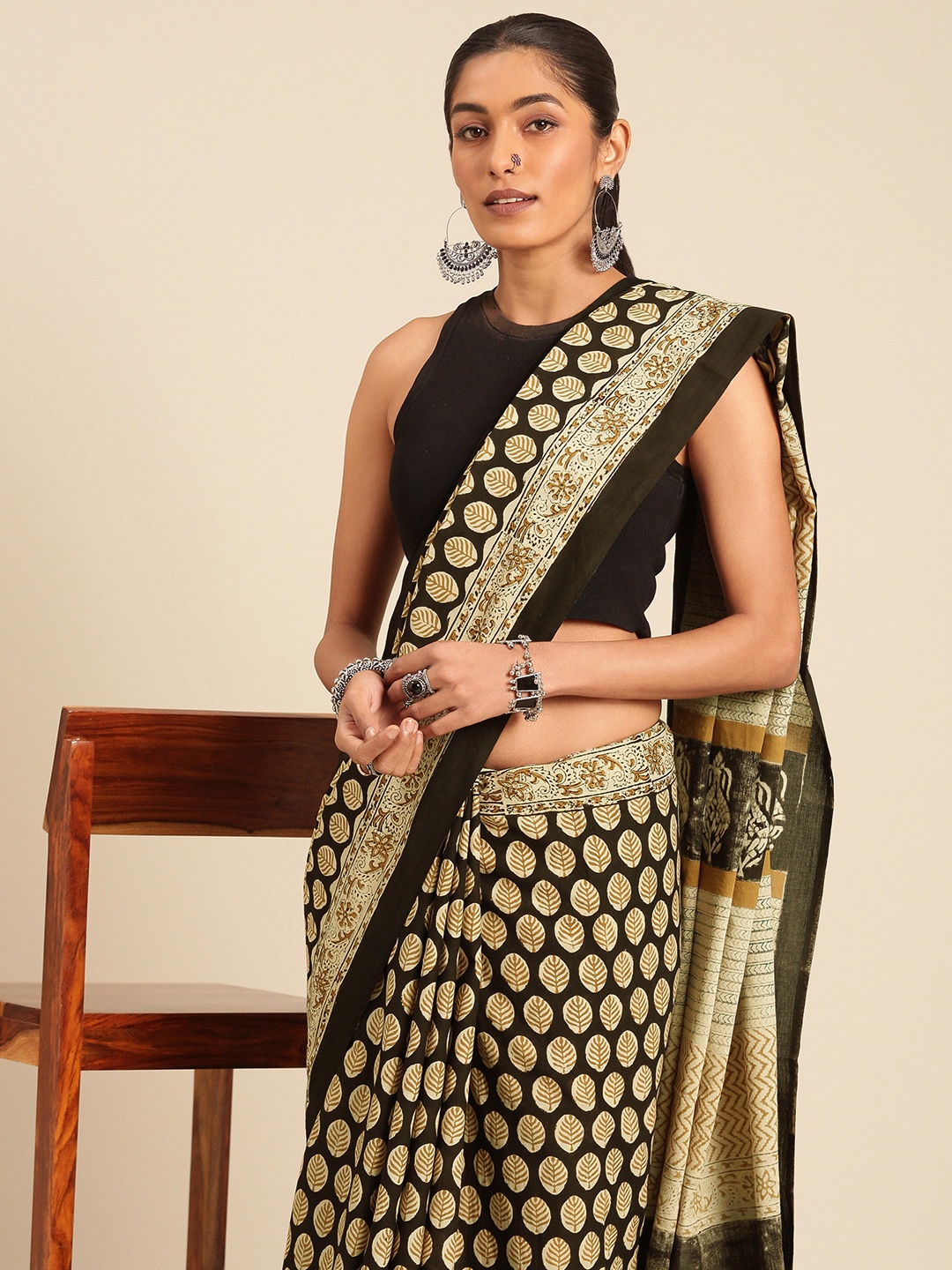 

Taavi Bagru Saree, Black