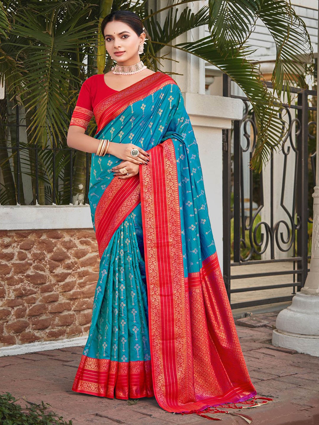 

Exclusiva Woven Design Zari Saree, Blue