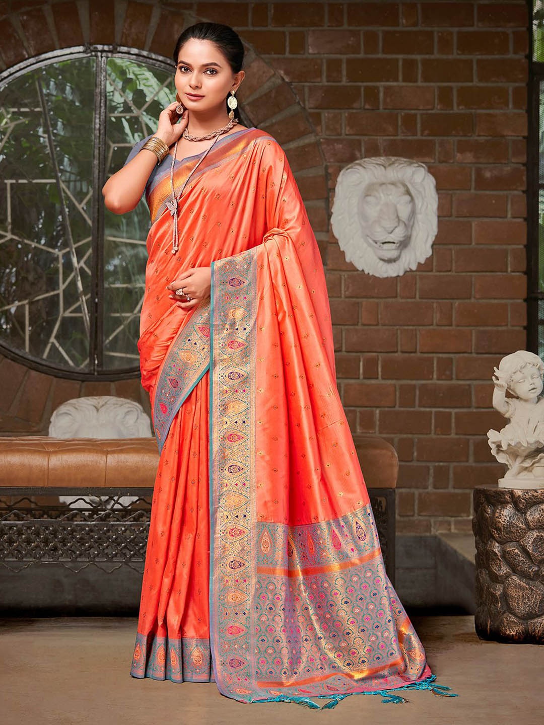 

Exclusiva Zari Woven Design Saree, Red