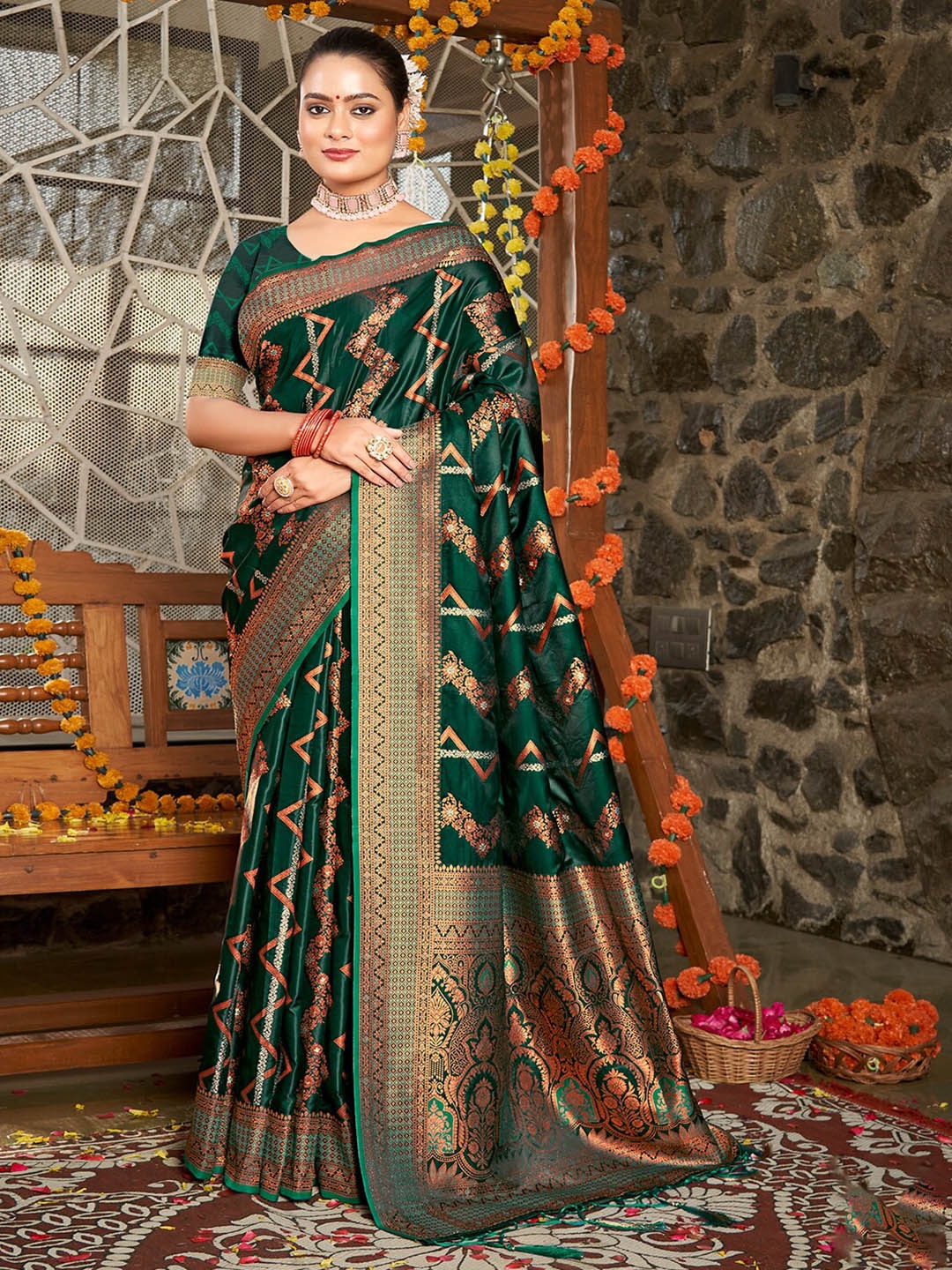 

Exclusiva Woven Design Zari Saree, Green