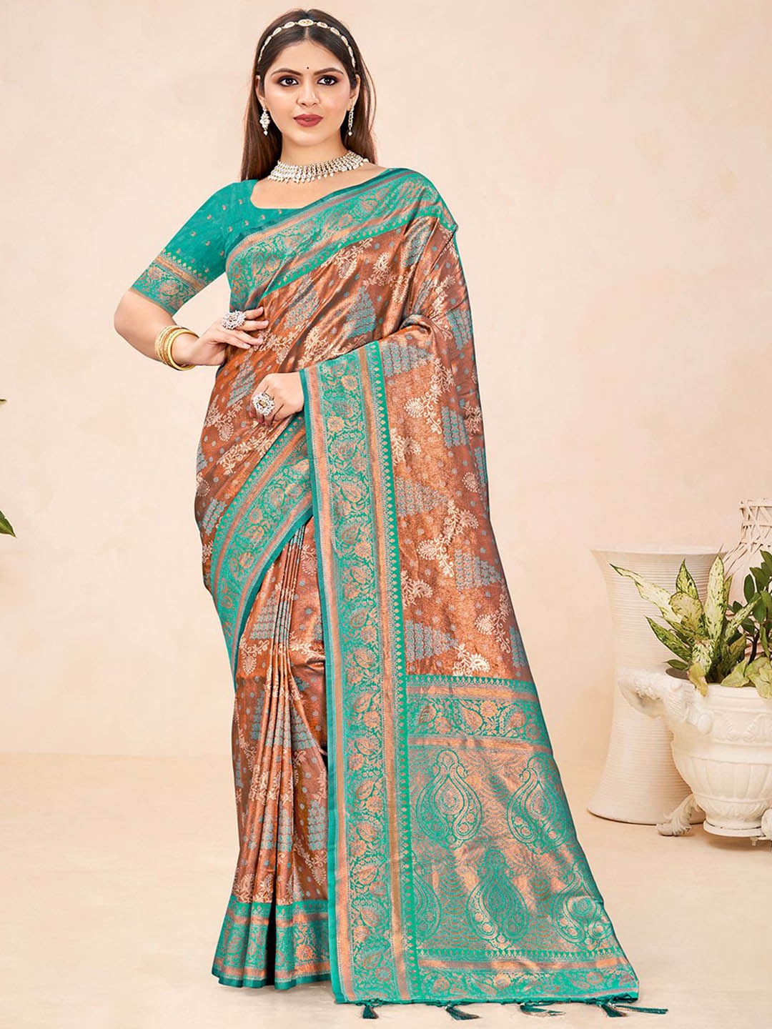 

Exclusiva Woven Design Zari Saree, Copper