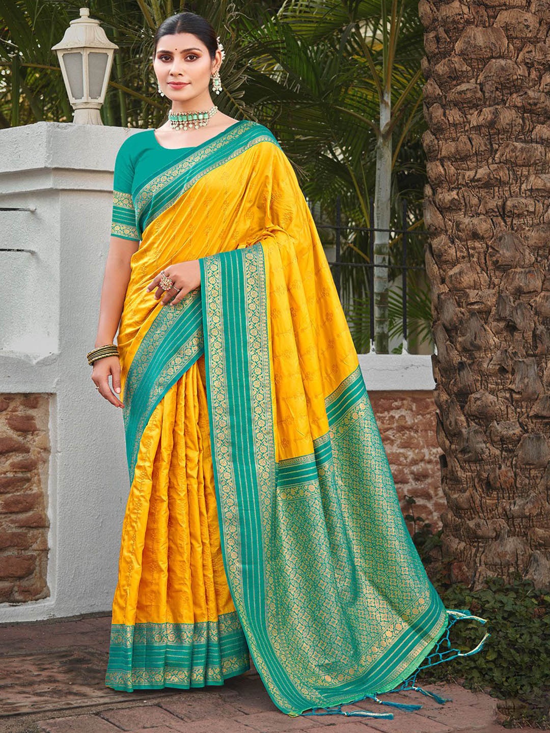 

Exclusiva Woven Design Zari Saree, Yellow