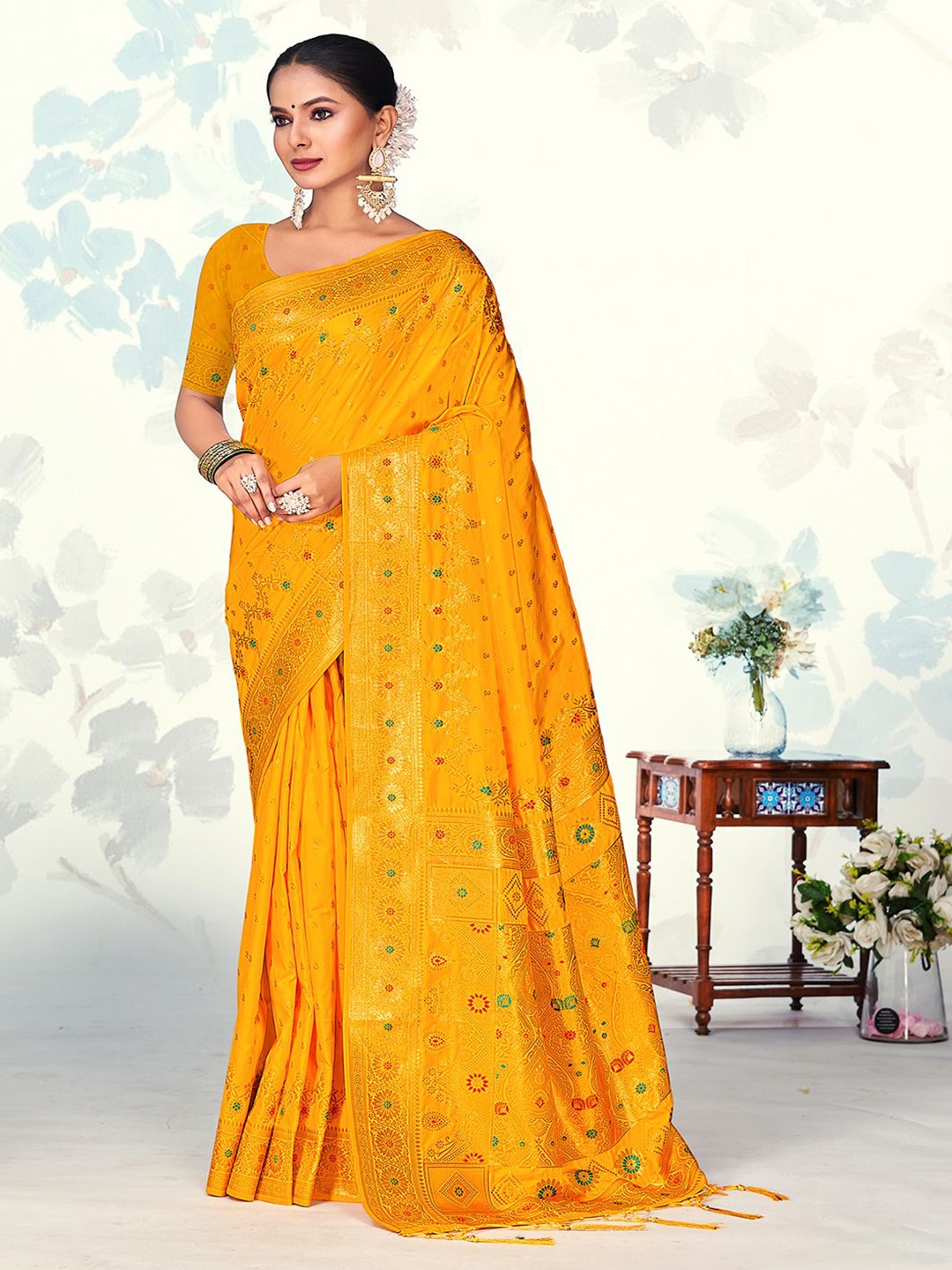 

Exclusiva Floral Woven Design Zari Saree, Yellow