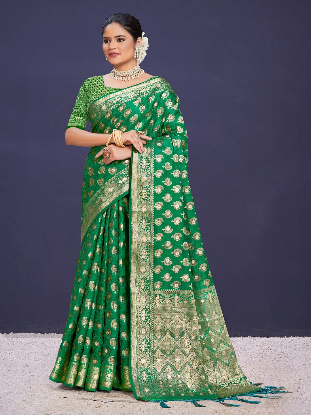 

Exclusiva Woven Design Zari Saree, Green