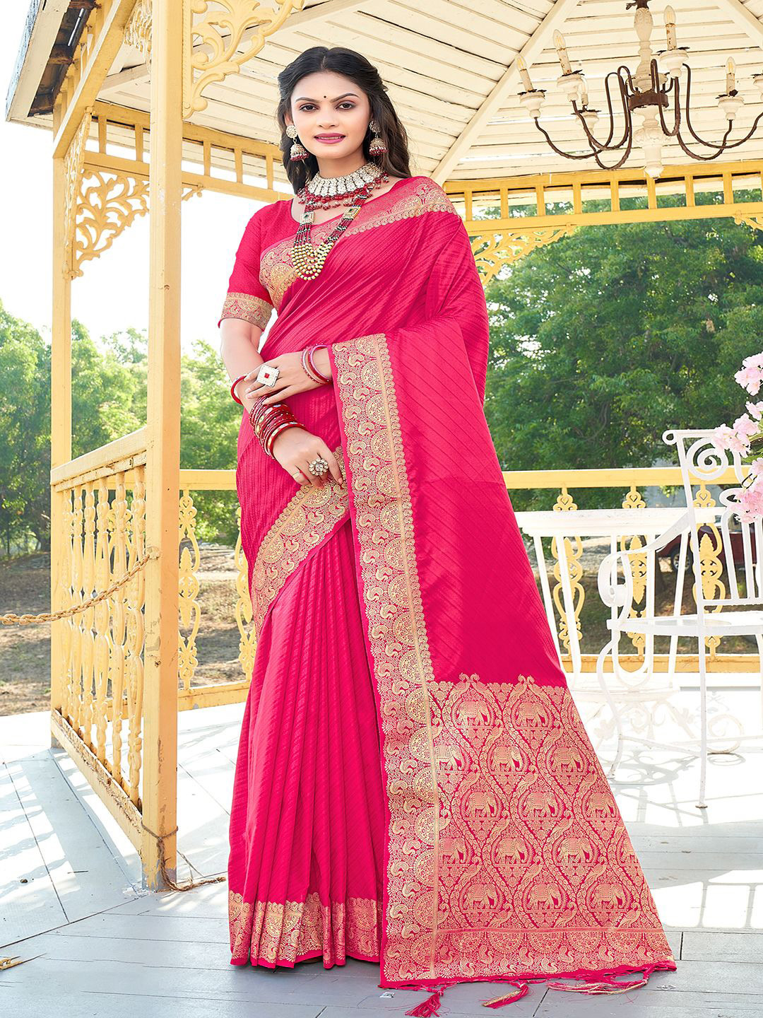 

Exclusiva Woven Design Zari Saree, Pink