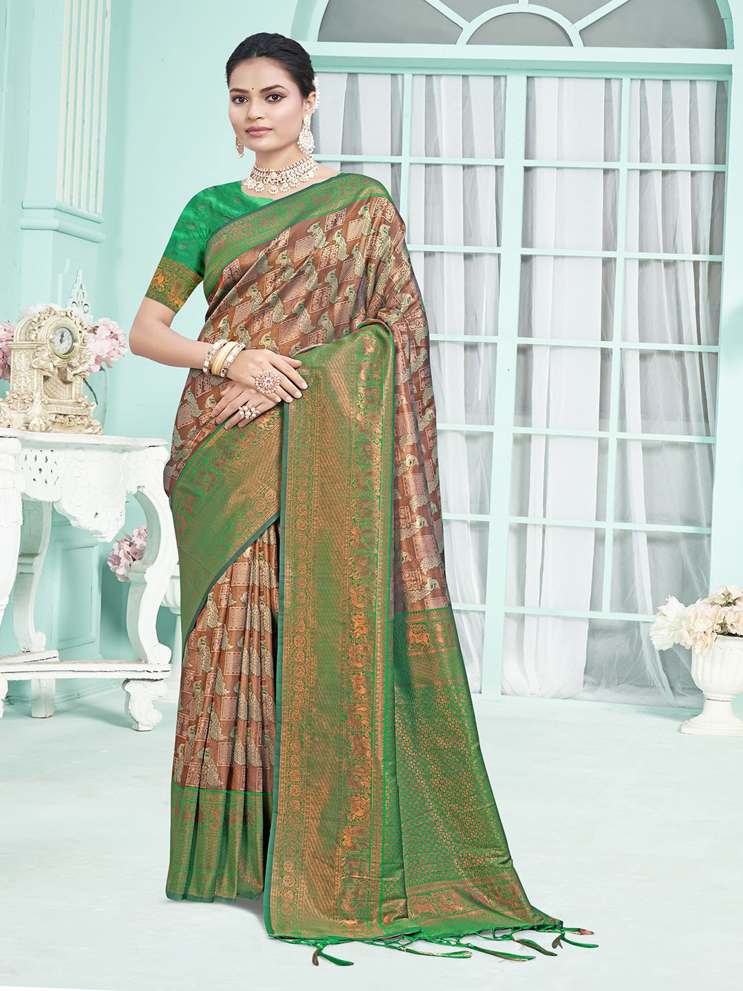 

Exclusiva Woven Design Zari Saree, Green