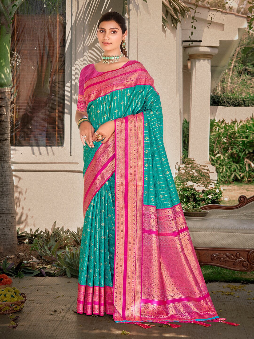 

Exclusiva Zari Woven Design Saree, Blue