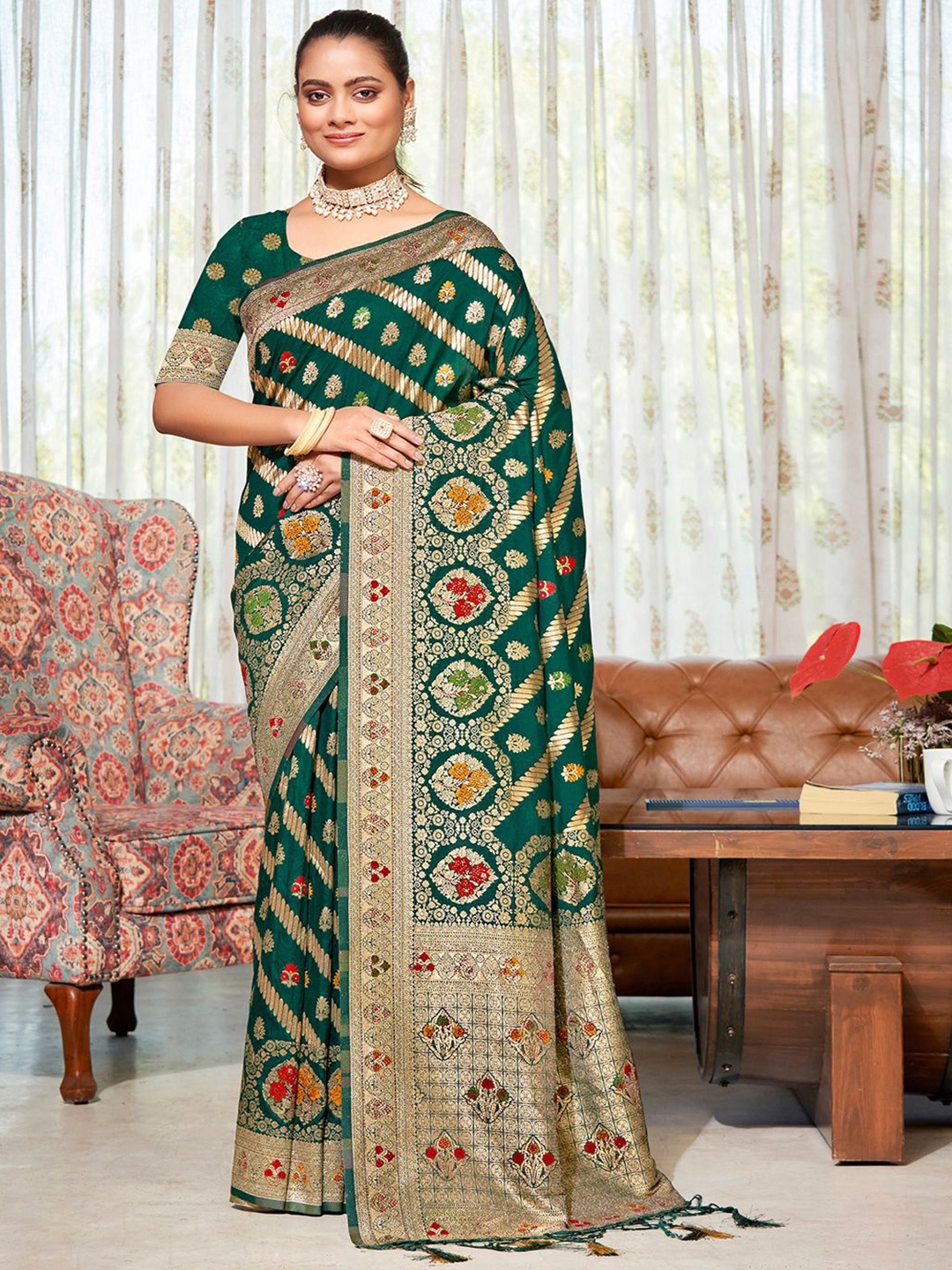 

Exclusiva Woven Design Zari Saree, Green