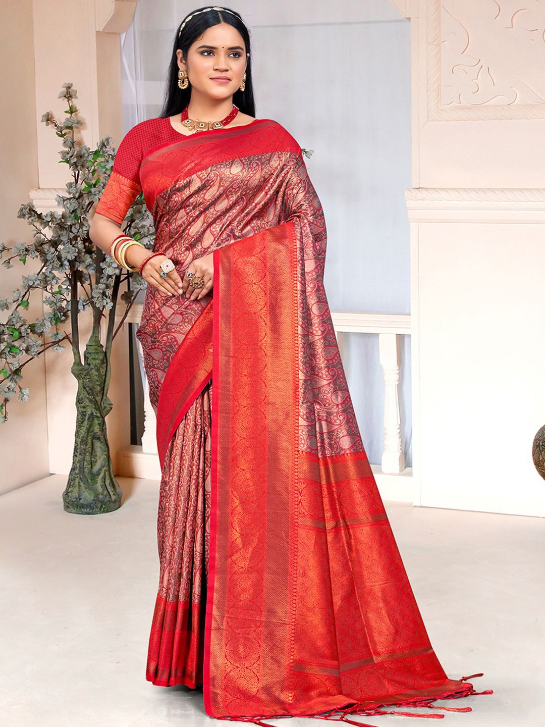 

Exclusiva Paisley Zari Saree, Red