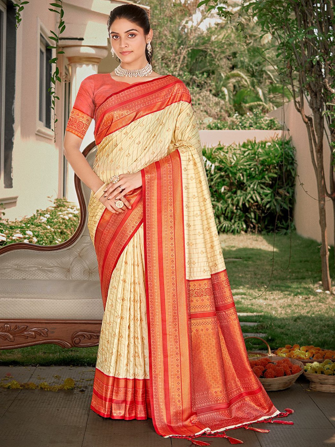 

Exclusiva Woven Design Zari Saree, Beige