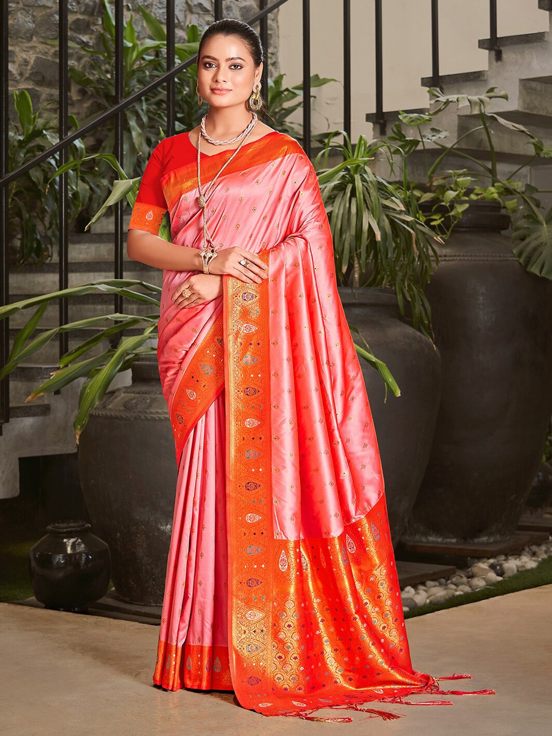 

Exclusiva Woven Design Zari Saree, Pink