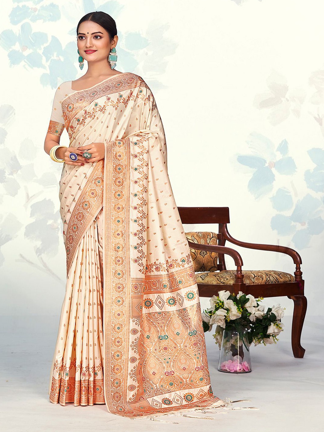 

Exclusiva Woven Design Zari Saree, Beige