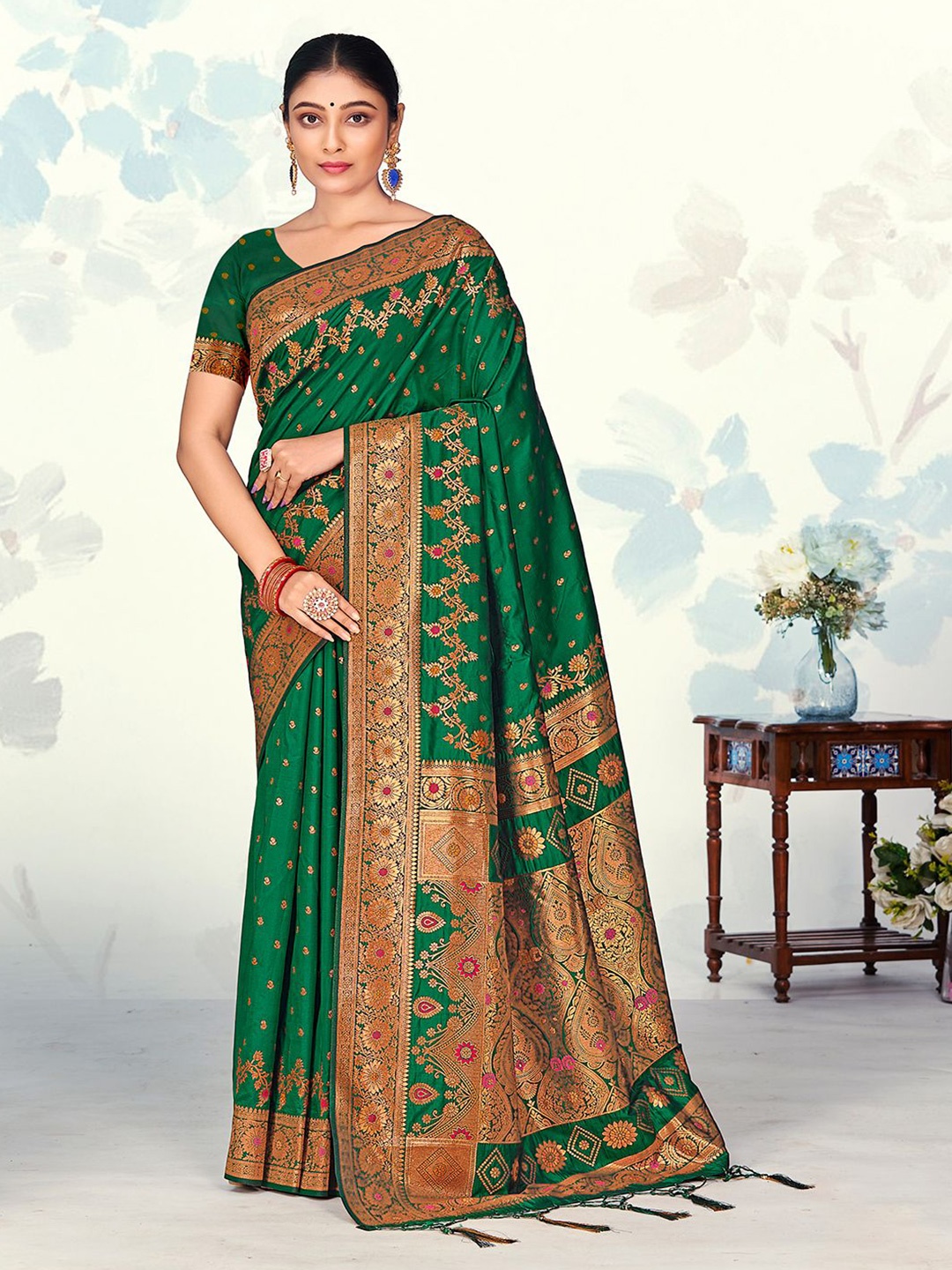 

Exclusiva Woven Design Zari Saree, Green